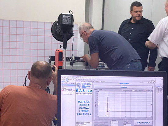 Ispitivanje mehanizama na rotaciji, brzini i pritisku u gasnoj komori.